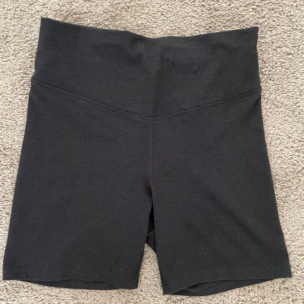 Old navy high wasted 6 inch bike shorts